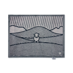 Line Herdy Hug Rug