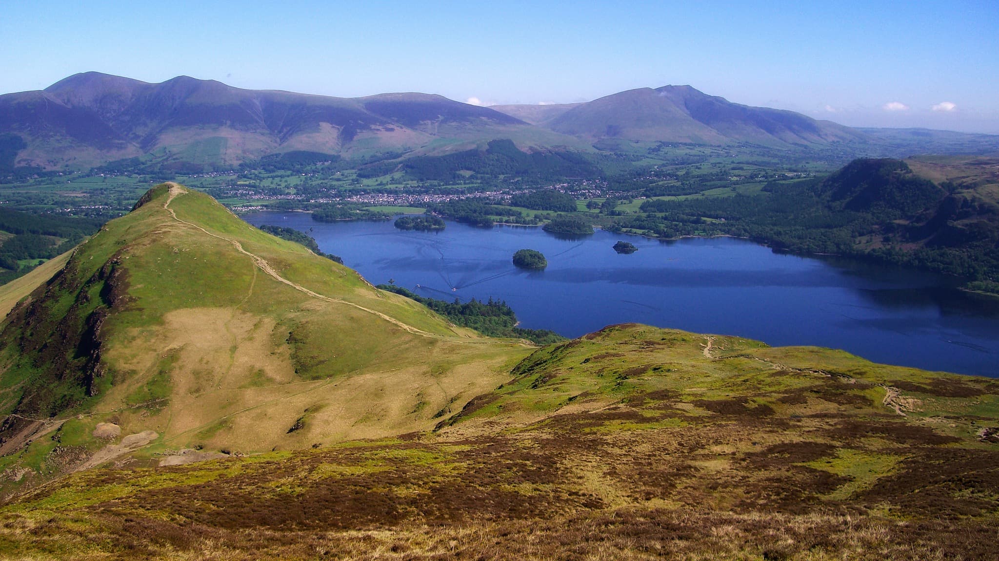 "Catbells from Maiden Moor" by Mick Knapton, licensed CC-by-SA-3.0