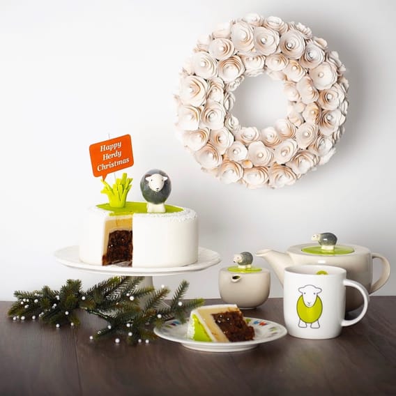 How To: Ice A Herdy Christmas Cake