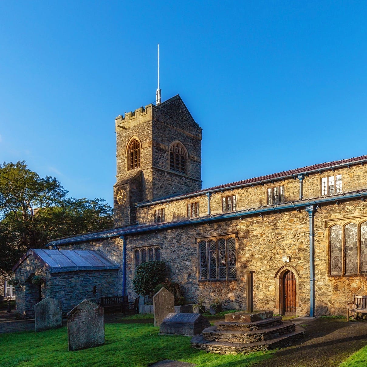 St Martin's Church, Bowness-on-Windermere. Photo by Michal Klajban, licensed CC-BY-SA-4.0.