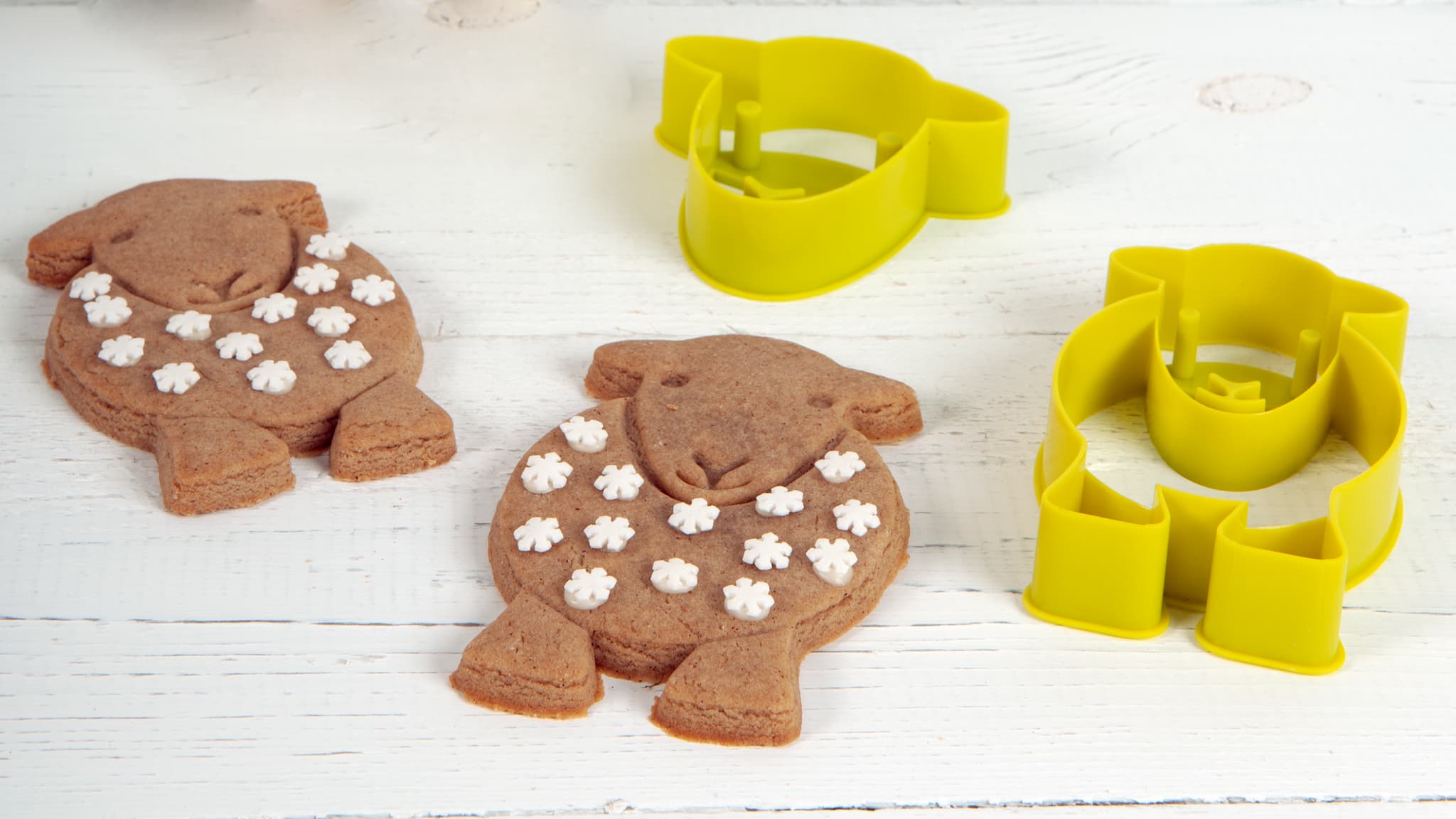 Decorate your Herdy Yan Christmas gingerbread however you like